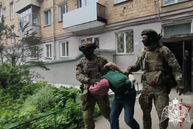 Спецназ Росгвардии задержал мужчину, открывшего огонь в Красноярске