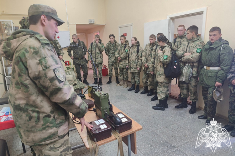 В Зеленогорске военнослужащие Росгвардии провели экскурсию в подразделении для участников военно-патриотических игр «Атомная гвардия»