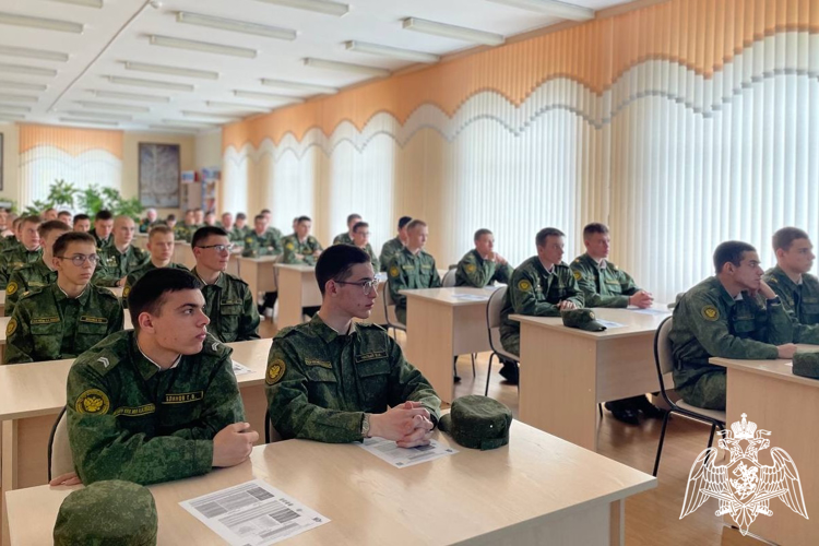 Военнослужащие Росгвардии  провели урок для  кадетов  красноярского корпуса