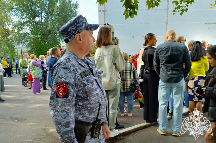 Росгвардия Красноярского края обеспечила безопасность образовательных учреждений в День знаний 