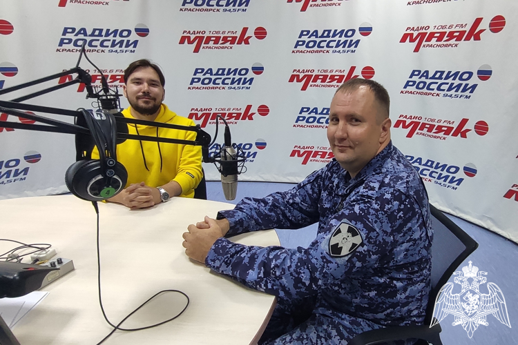 Офицер Росгвардии в радио эфире напомнил красноярским охотникам правила безопасного обращения с оружием   