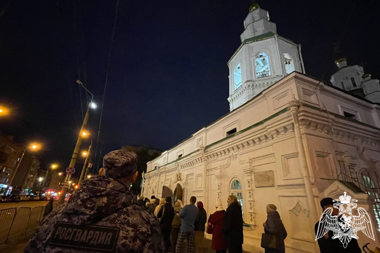 Росгвардия обеспечила правопорядок во время пребывания в Красноярске иконы Казанской Божией Матери