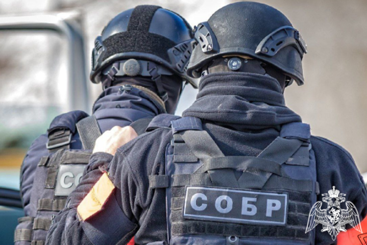 При силовой поддержке СОБР Росгвардии в Красноярском крае задержаны подозреваемые в вымогательстве