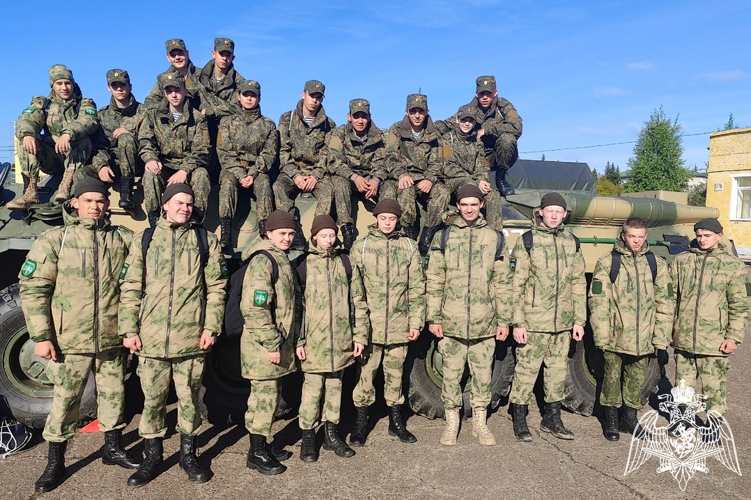 В Зеленогорске военнослужащие Росгвардии провели экскурсию в подразделении для участников военно-патриотических игр «Атомная гвардия»