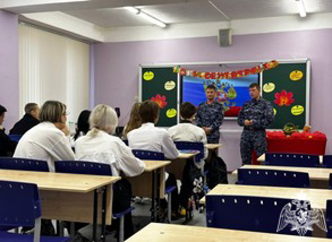 В Красноярском крае сотрудники Росгвардии и школьники почтили память жертв Беслана