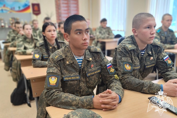 В Зеленогорске военнослужащие Росгвардии провели экскурсию в подразделении для участников военно-патриотических игр «Атомная гвардия»