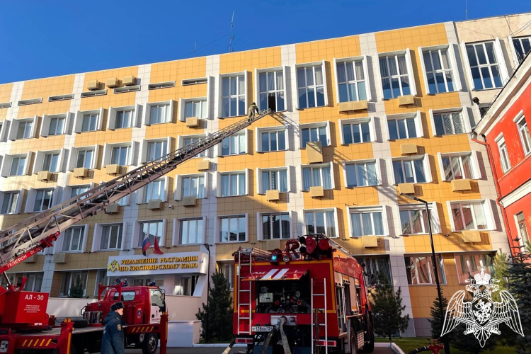 В Красноярске росгвардейцы совместно с сотрудниками МЧС провели противопожарное учение