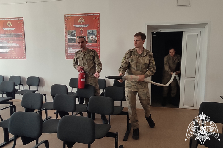 В Красноярске росгвардейцы совместно с сотрудниками МЧС провели противопожарное учение
