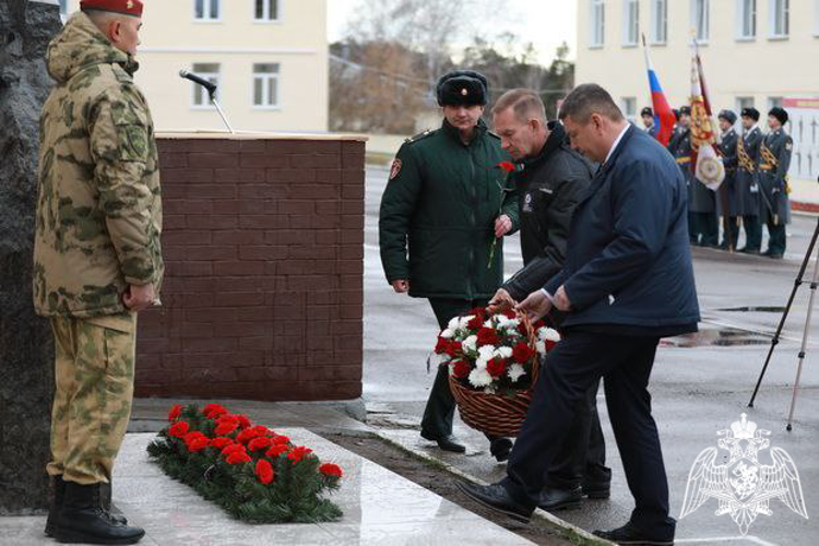  В Железногорске в день образования  воинской части Росгвардии прошло открытие памятного мемориала
