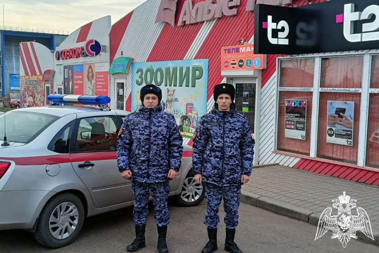 Уярские росгвардейцы задержали мужчину, незаконно проникшего  на территорию  торгового объекта