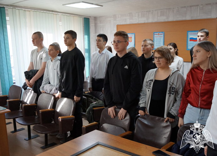 Шарыповские росгвардейцы познакомили  школьников со своей деятельностью