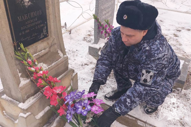 Лесосибирские росгвардейцы почтили память погибших коллег