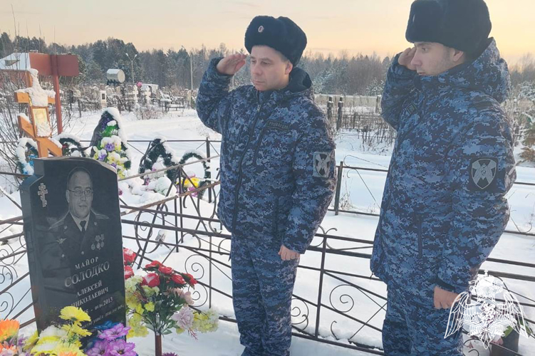 Лесосибирские росгвардейцы почтили память погибших коллег