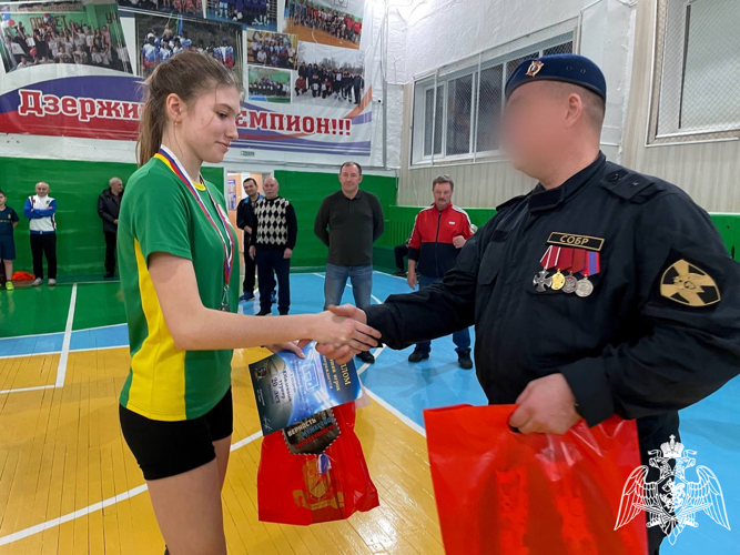 Офицеры красноярского СОБР Росгвардии почтили память Вадима Шпакова, погибшего при исполнении служебных обязанностей на Северном Кавказе