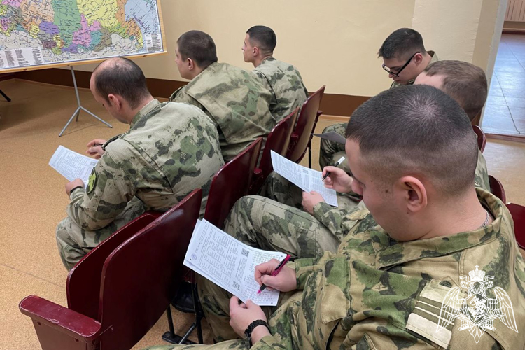 Росгвардейцы Красноярского края приняли участие в написании «Географического диктанта»