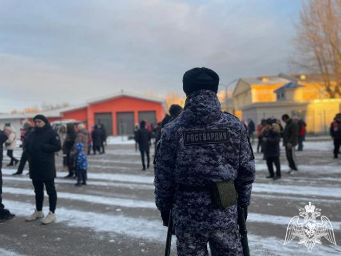 Красноярские сотрудники Росгвардии обеспечили безопасность хоккейного матча