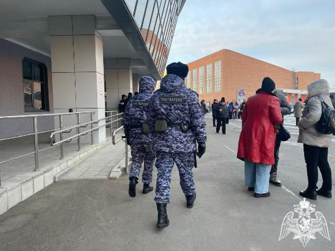 Красноярские сотрудники Росгвардии обеспечили безопасность хоккейного матча