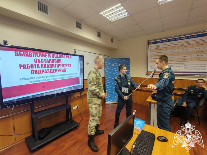 Железногорский росгвардеец провел занятия с курсантами Сибирской пожарно-спасательной Академии МЧС России