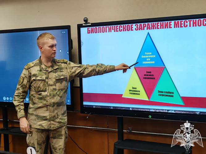 Железногорский росгвардеец провел занятия с курсантами Сибирской пожарно-спасательной Академии МЧС России
