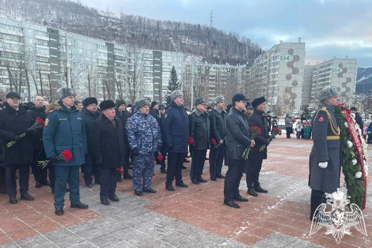 Руководитель  краевого управления Росгвардии почтил память героев