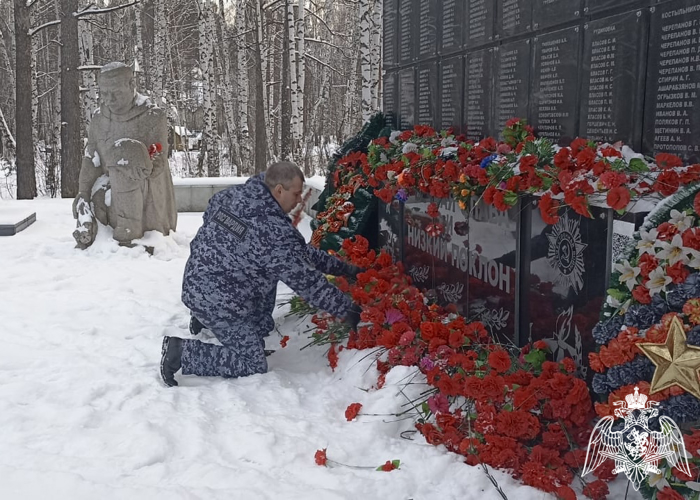 Сотрудники и военнослужащие подразделений Росгвардии Красноярского края приняли участие в мероприятиях, посвященных Дню Героев  Отечества