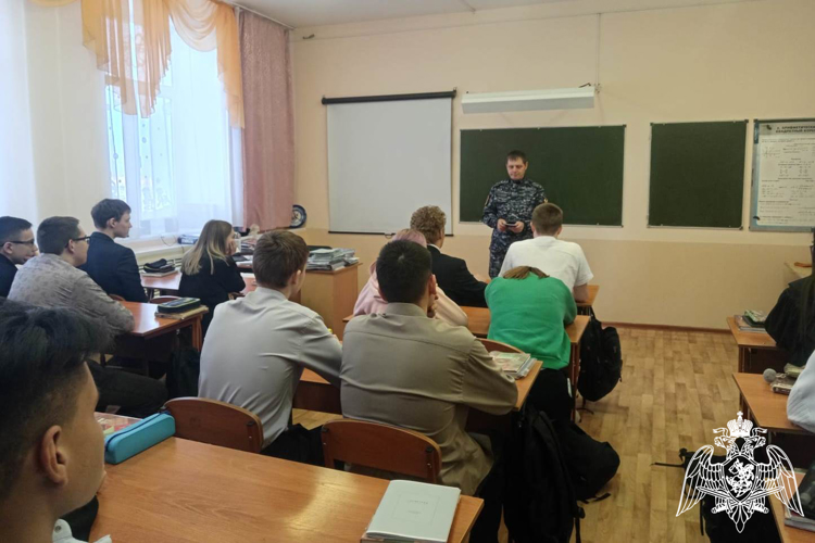 В Ужуре росгвардейцы продолжают знакомить школьников  с возможностями обучения в военных институтах Росгвардии