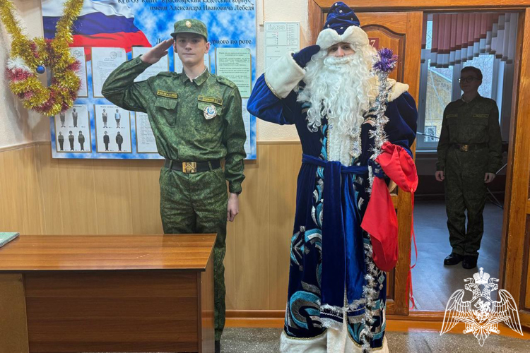 Росгвардейцы поздравили кадетов с наступающим Новым годом