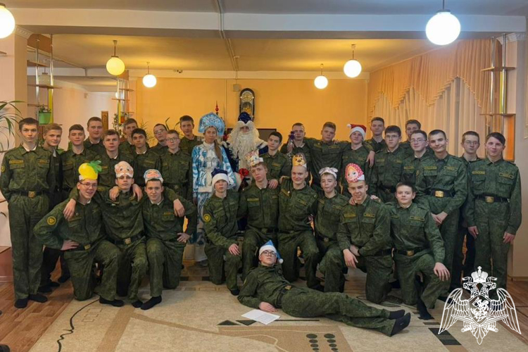 Росгвардейцы поздравили кадетов с наступающим Новым годом