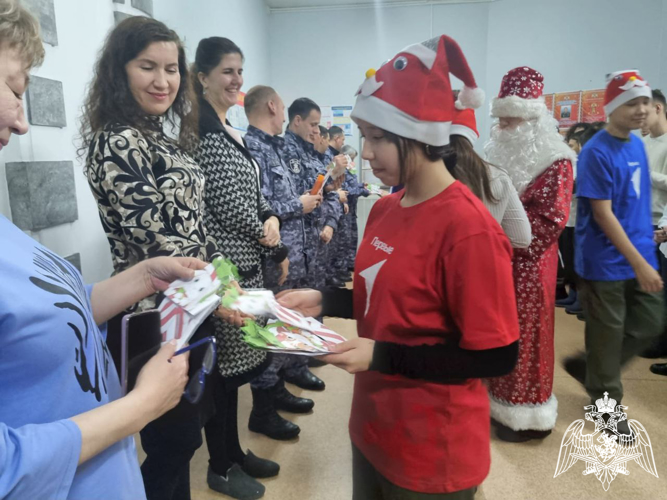 Дудинские подшефные класса Росгвардии поздравили своих наставников с Новым годом!