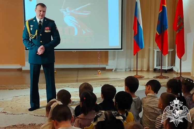 В Красноярске военнослужащий Росгвардии принял участие в мероприятии, посвященном 80-летию Победы