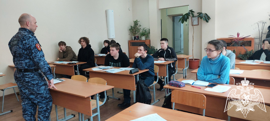 Представитель Росгвардии провел встречи со студентами красноярского техникума
