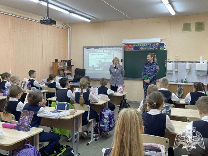 Росгвардейцы рассказали школьникам о памятном событии – Дне полного освобождения Ленинграда от фашистских захватчиков