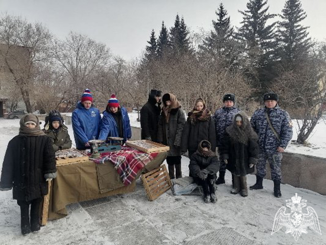 В Красноярском крае сотрудники Росгвардии приняли участие в акции «Блокадный хлеб»