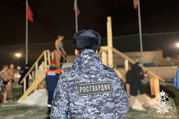 Красноярские росгвардейцы обеспечили охрану порядка во время крещенских праздников