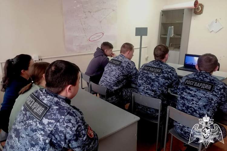 В Ужуре росгвардейцы приняли участие в памятных мероприятиях, посвящённых годовщине снятия блокады Ленинграда