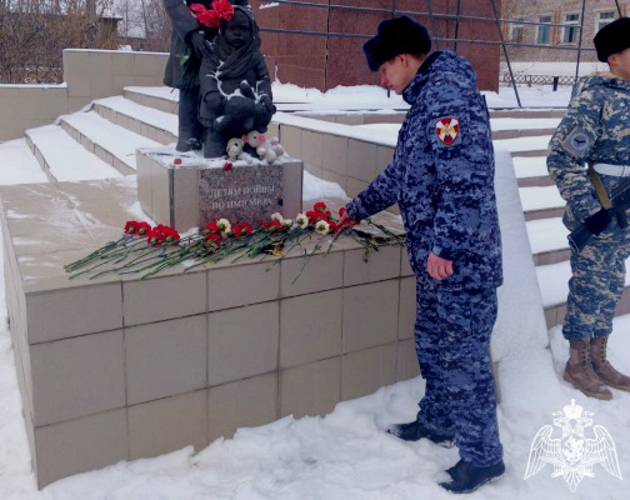 В Ужуре росгвардейцы приняли участие в памятных мероприятиях, посвящённых годовщине снятия блокады Ленинграда