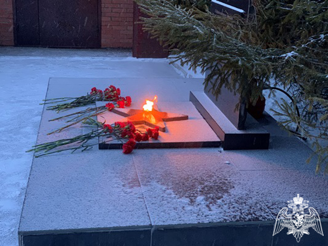 В Красноярске сотрудники спецназа Росгвардии почтили память своего боевого товарища