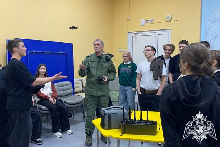 В Красноярском крае ветераны спецподразделения Росгвардии провели Урок мужества со школьниками