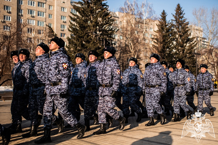 В Красноярске сотрудники Росгвардии приняли участие в гарнизонном разводе силовых структур