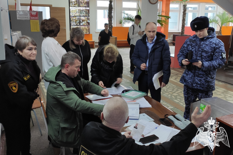 Росгвардейцы проверили систему безопасности в школах и детсадах Красноярска