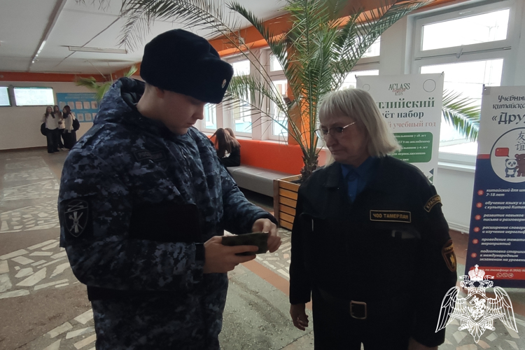 Росгвардейцы проверили систему безопасности в школах и детсадах Красноярска
