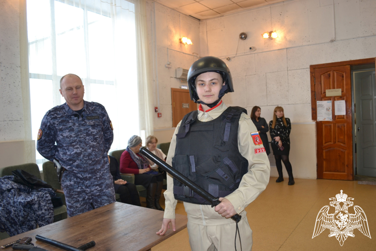 В Красноярском крае росгвардейцы стали участниками открытия Года защитника Отечества « С любовью к Родине моей