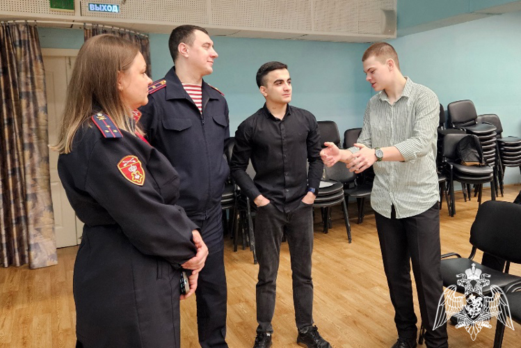 Норильские росгвардейцы рассказали школьникам о своей профессии