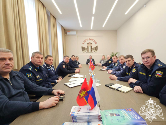 В Красноярске росгвардейцы обсудили с представителями силовых структур и ФК «Тотем» участие в «Кубке Победы»
