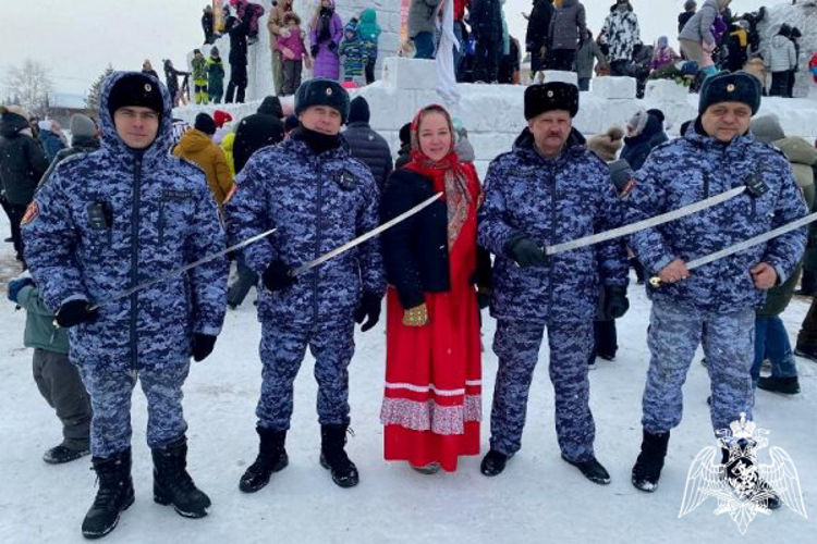 В Красноярском крае сотрудники Росгвардии обеспечили безопасность граждан во время празднования Масленицы