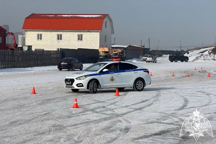 Красноярские росгвардейцы прошли курс экстремального вождения (видео)
