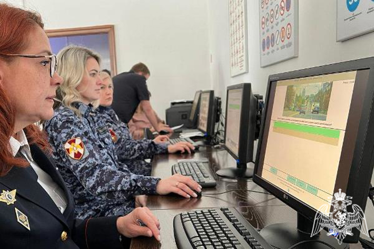 В Красноярске сотрудницы Росгвардии стали участницами автопоединка «Девушки в погонах»