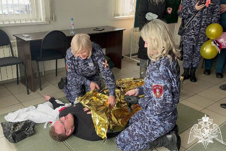 В Красноярске сотрудницы Росгвардии стали участницами автопоединка «Девушки в погонах»