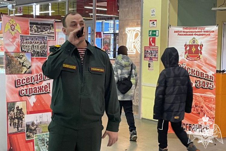 Военнослужащие Росгвардии провели праздничный флешмоб для зеленогорцев