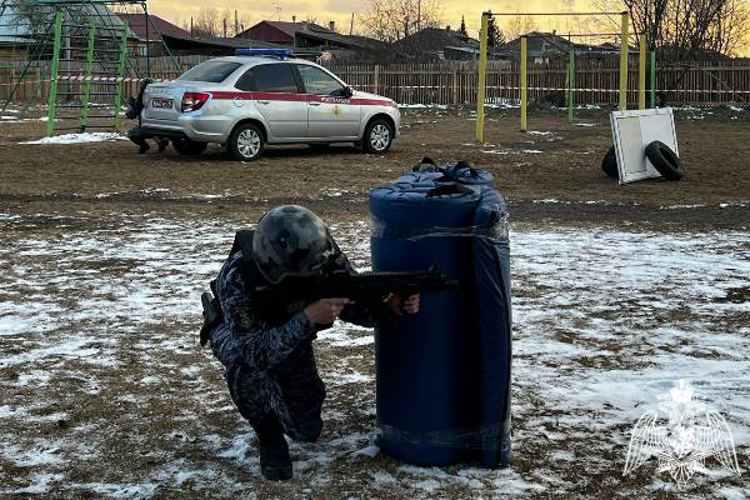 Шарыповские росгвардейцы сразились в военно-тактической игре с учащимися